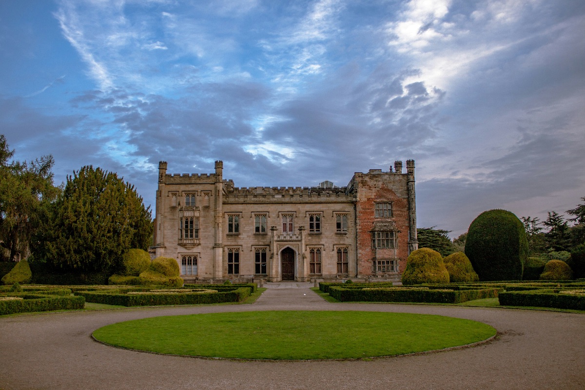 Romantiska pils Siguldā ar ainavu parku - Sigulda - Kāzu pakalpojumi